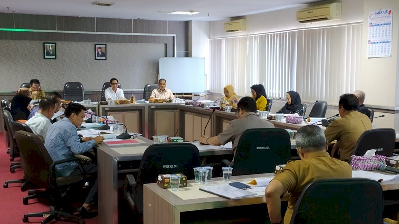 Rapat Sampai Malam, Dewan Sulsel Kebut Pembahasan RAPBD 2020