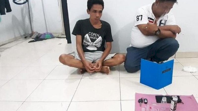 Sigit Tri Harmoko, anak Wakil Bupati Banyuasin, Slamet, ditangkap atas dugaan kasus narkoba. 