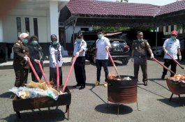 320,7 Gram Sabu Dimusnahkan Kejari Sidrap, Kosmetik Palsu Juga Dibakar