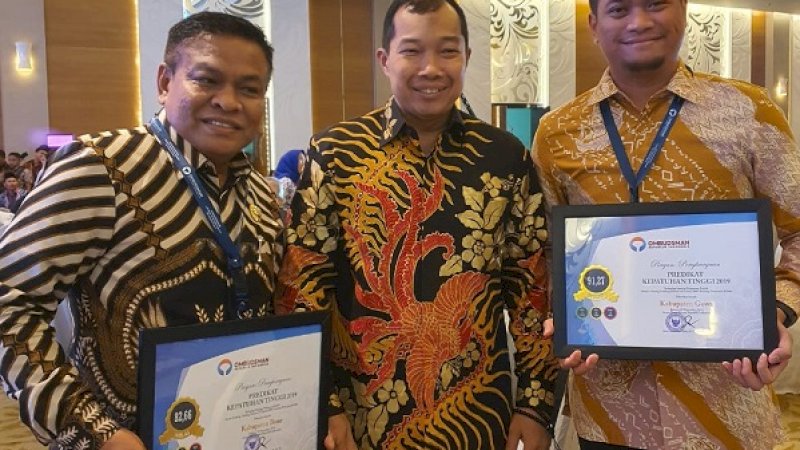 Bupati Bone, Dr H Andi Fahsar M Padjalangi (kiri) bersama Bupati Gowa Adnan Purichta Ichsan (kanan).