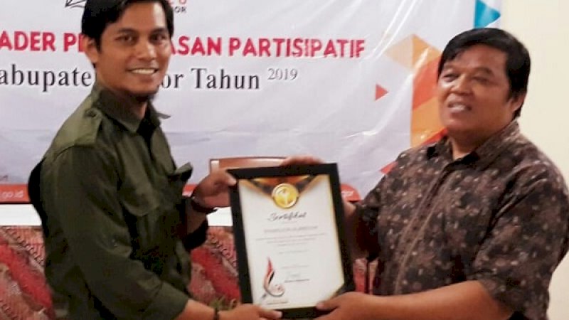 Syamsuddin Alimsyah (kanan), usai menjadi pemateri dalam  kegiatan Sekolah Pengawasan Partisipatif Bawaslu Kabupaten Bogor, di Cisarua, Senin, (25/11/2019) lalu.