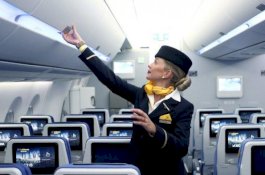 Pramugari Patah Tulang saat Bantu Penumpang Angkat Koper ke Kabin