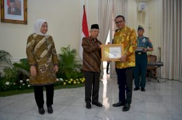 Berhasil Kembangkan SDM, Nurdin Abdullah Diganjar Penghargaan Paramakarya 2019