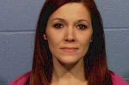 Bu Guru Lalukan Oral Seks dengan Siswanya di Kelas