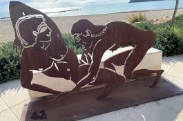 Patung-patung 'Berhubungan Seks' di Pantai Tuai Kritikan dari Pengunjung