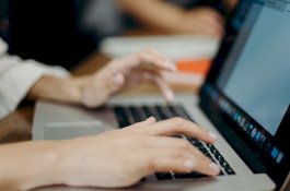 Pak Guru Diselidiki Setelah Putar Video Seks untuk Pelajaran Biologi di Kelas 10