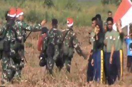 OPM Ngotot Kibarkan Bintang Kejora, Tentara Bertopi Sinterklas Latihan Terjun di Papua