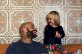 Pria Lajang ini Adopsi Bayi Down Sindrom yang Ditolak oleh 20 Keluarga