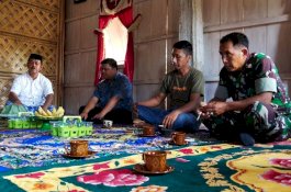 Jalan-Jalan ke Sarajayya, Syamsuddin Alimsyah Diperlihatkan Isi Kamar Bersejarah