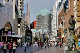 Tusuk Tiga Remaja di Mal, Pelaku Dikejar dengan Helikopter