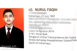 Video Detik-Detik Mengharukan Prosesi Wisuda Mahasiswa UIN Jakarta yang Kecelakaan