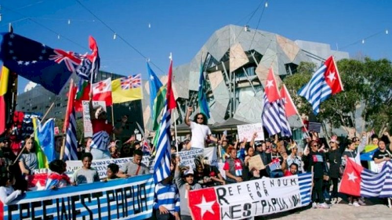 Aksi pendukung Papua Merdeka menuntut referendum di Federation Square, Melbourne, pada 15 September 2019. (Foto: BBC Indonesia)