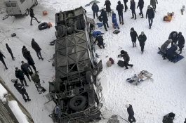 Bus Tergelincir dan Jatuh ke Sungai Beku, 19 Orang Tewas