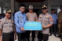 Ulang Tahun, Bupati Barru Dapat Surprise dari Kapolres dan ASN