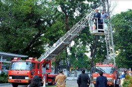 Nurdin Abdullah Datangkan Lagi 11 Ambulans dari Jepang