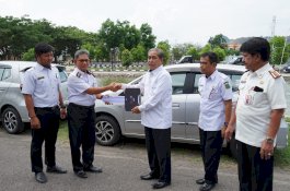 Bupati Sidrap Serahkan Mobil Operasional Desa dan Dokter Ahli