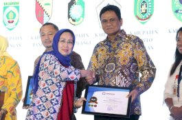 Tiga Tahun Pimpin Barru, Suardi Saleh Torehkan 25 Penghargaan