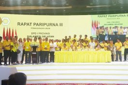 Ketua Golkar Se-Sulsel Naik Panggung, Nurdin Halid Bacakan Tiga Sikap Penting di Munas