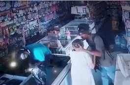 Perampok di Brasil Cium Jidat Wanita Tua yang Dirampoknya Agar Dia Tenang