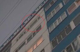 Didorong oleh Kucing, Gadis 7 Tahun Jatuh dari Lantai Sembilan, Tapi Selamat