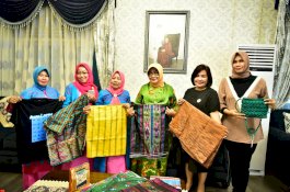 Dekranasda Sulsel akan Promosikan Produk Lokal Sidrap Lewat Tabloid