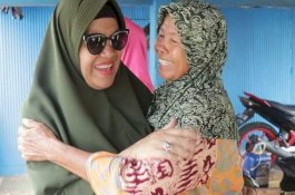 Bu Dokter Kunjungi Korban Banjir di Takkalasi