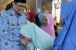 Suardi Saleh Apresiasi Program Bagi-Bagi Sembako Masjid Al-Ridha Madello