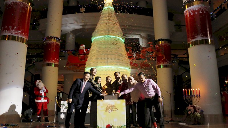 Claro Christmas Lights On 2019 Libatkan 55 Anak Panti Asuhan