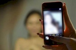 Niat Jadi Perawat, Wanita Ini Malah Diminta Foto Bugil Sebagai Syarat