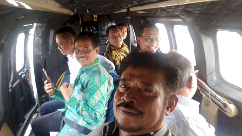 Mentan Syahrul Yasin Limpo menumpangi helikopter menuju Sulbar untuk melakukan kunjungan kerja. Ist