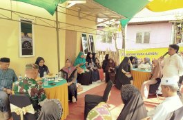 Group WA Muslimah Berbagi Bedah Rumah Warga Miskin di Jeneponto