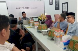 Guru Besar dan Pengurus Masjid UNM Belajar ke Masjid Kurir Langit