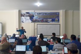 Dosen di Makassar Latih Puluhan Dosen dari Lintas Provinsi