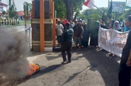 Sembilan Bulan Tak Digaji, Petugas Kebersihan Ditinggalkan Istri