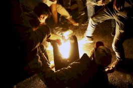 Tak Mampu Bayar Biaya Sekolah, Ayah Bakar Diri di Depan Guru