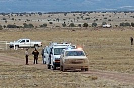 Mobilnya Terjebak Macet, Suami Ditemukan Tewas dalam Kondisi Menindih Istri