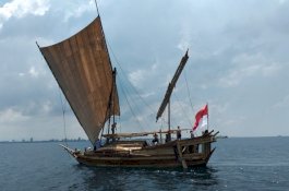 Kibarkan Bendera Merah Putih dan Aborigin, Kapal Paddewakkang Nur Al Marege Bertolak ke Australia