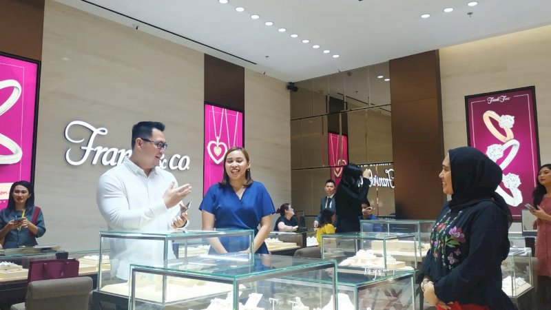 Hadir di Nipah Mall, Frank & co Tawarkan Cincin Pernikahan Seri Love Knot