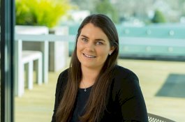 Gadis Ini Ceritakan Proses Penyembuhan Aneurisma di Otaknya Lewat Lukisan