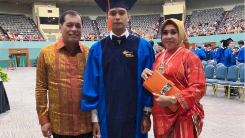 Andi Muhammad Nurhaliq Panca Putra (tengah) bersama Nurdin Halid dan Andi Nurbani. 