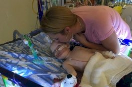 Pilih Pengobatan Minyak Ganja, Orang Tua Bayi Penderita Kanker Menolak Kemoterapi