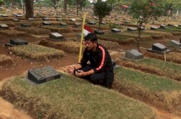 Dihina Usai Gagal Raih Emas SEA Games, Indra Sjafri Tenangkan Diri di Makam Ibu