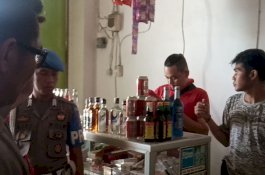 Polisi Sita Ratusan Botol Miras di Gowa