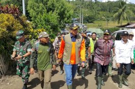Cepat Turun ke Lokasi Banjir Sigi, Relawan Wahdah Islamiyah Dapat Pujian Jenderal Doni