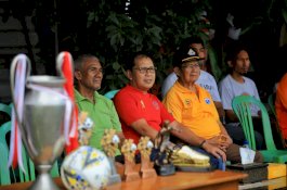 Danny Pomanto Buka Turnamen Sepak Bola Emmy Saelan Cup I