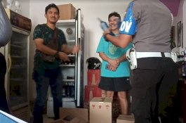 Kapolres Gowa Tolak Difoto saat Razia Miras, Penjual: Kenang-Kenangan Saja Pak