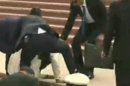 Video Viral, Terjatuh di Tangga, PM India Selamat Berkat Jurus Sepak Bola