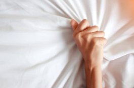 Trik Merangsang Puting Payudara Pria Agar Seks Bergairah