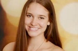 Gadis Cantik Ini Tewas karena 'Penyakit Berciuman'