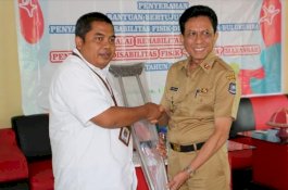 Menuju Desa Inklusi, Penyandang Disabilitas Desa Kambuno Terima Bantuan